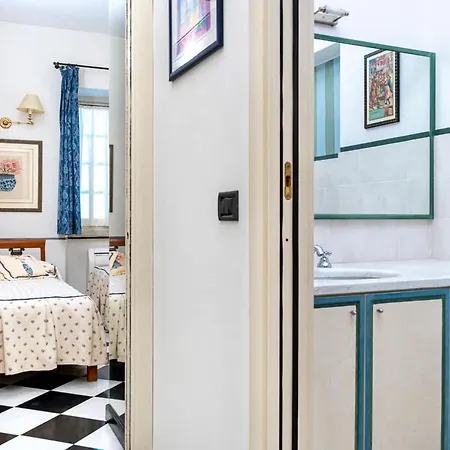 Splendid In Apartment