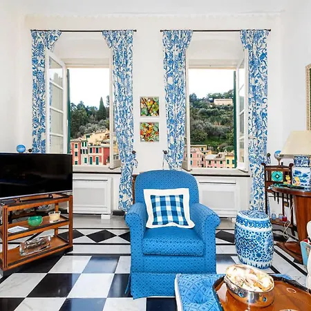 Splendid In Apartment